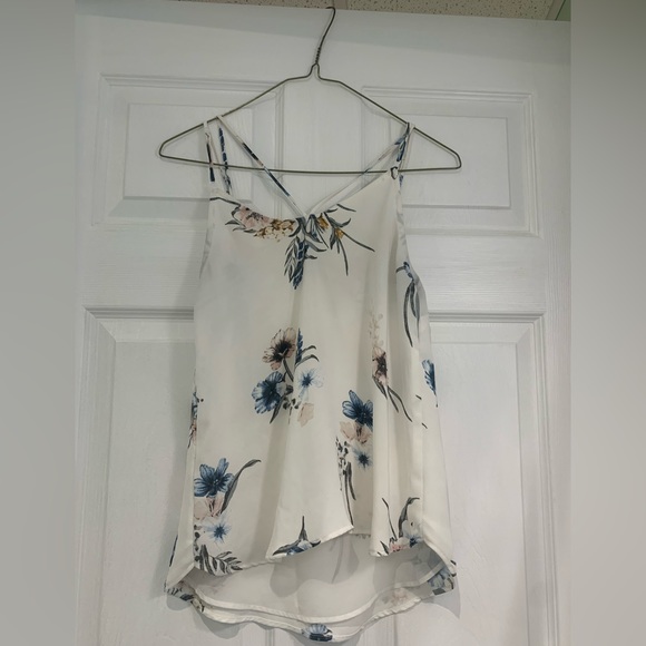 White floral flowy shirt - Picture 2 of 3